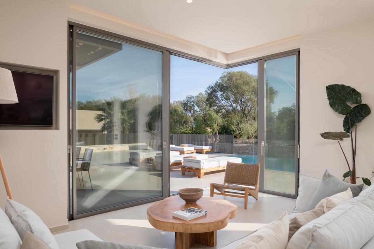 Athina Luxury Villa, With Pool & Walk To The Beach, By Thinkvilla La Canée Extérieur photo